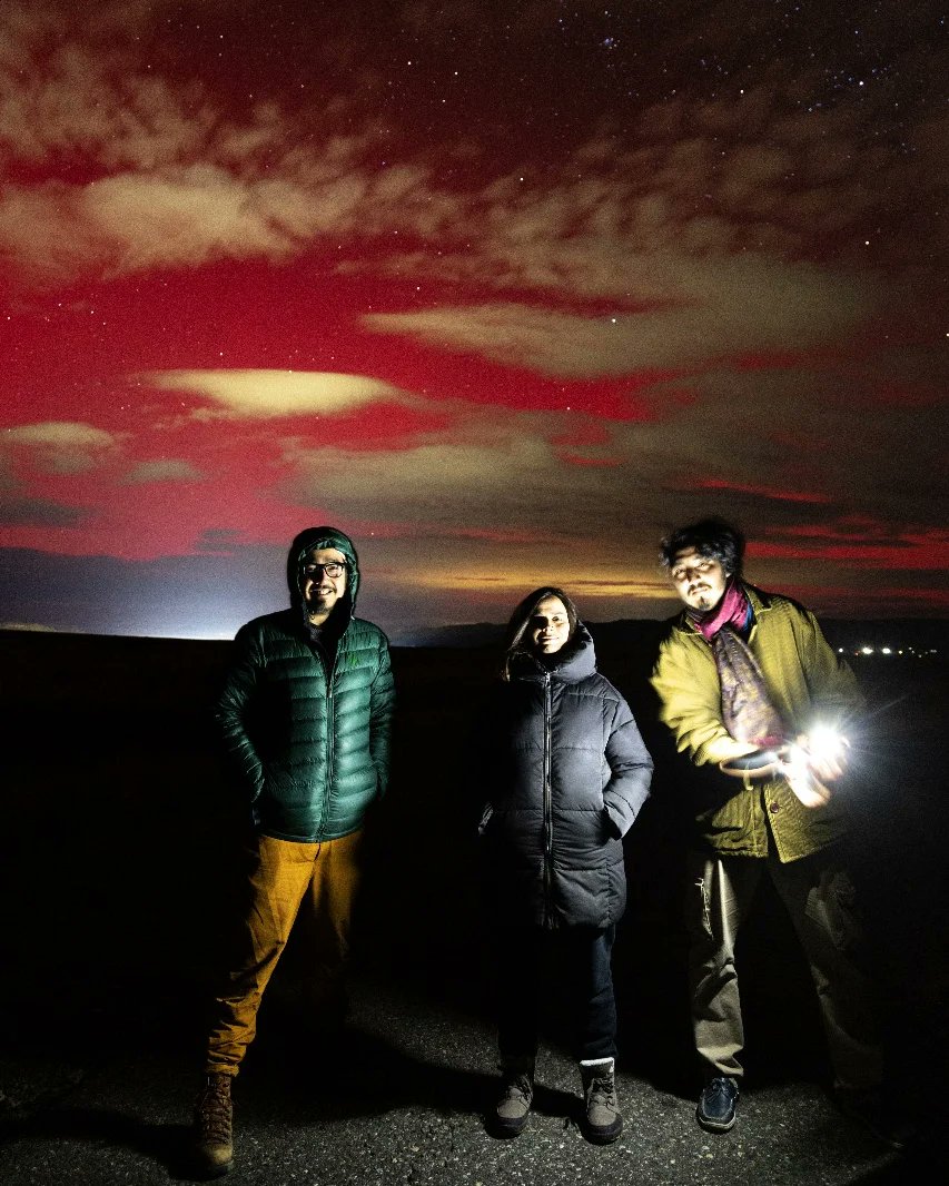 pogogregorio's tweet photo. La foto la sacó @fede_gregor 
En Junín de los Andes, Neuquén. Casi a la 1AM. Muy frio, pero sin viento ni luna. Es una exposición de 15 segundos. 
Esta es la foto de la foto. Una noche inolvidable! https://t.co/HRtb98U3aU
