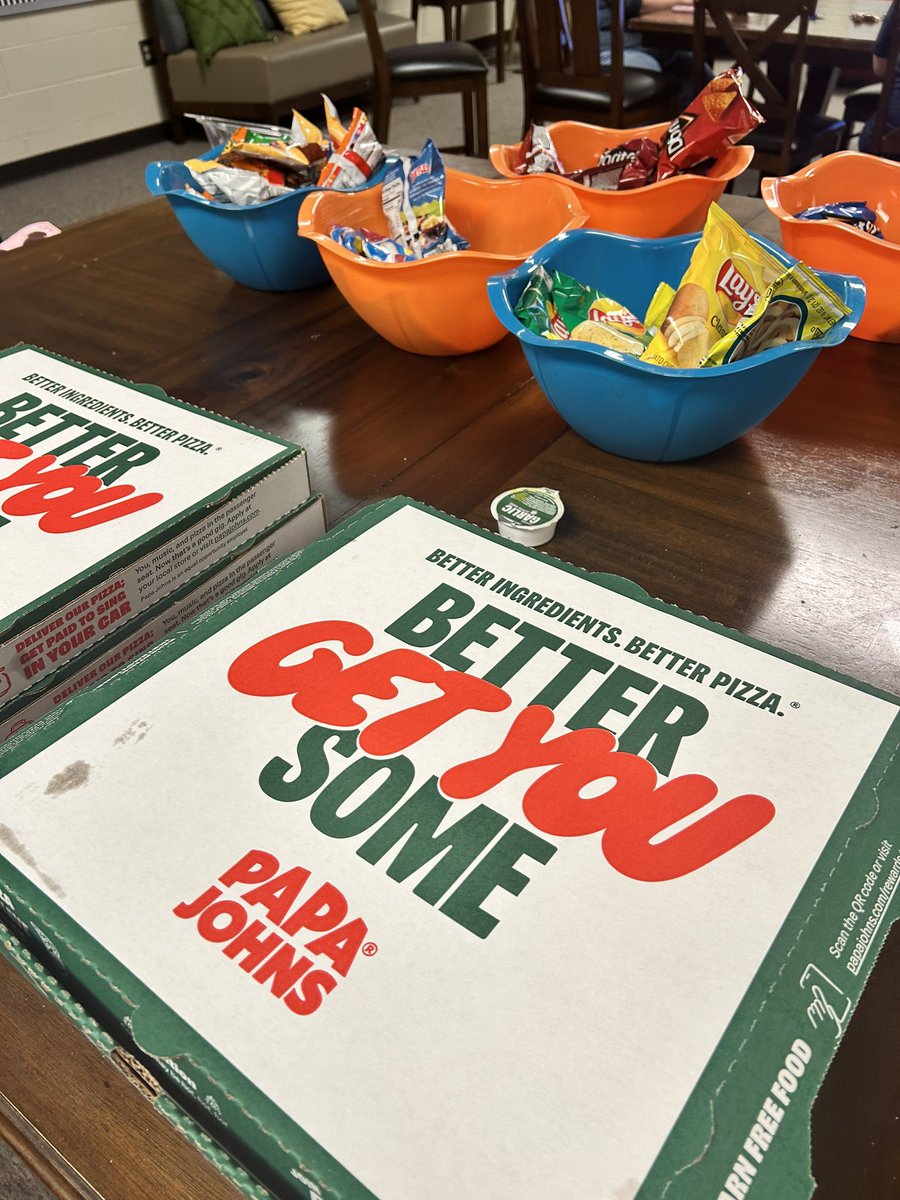 AcworthLiteracy's tweet photo. Thank you to @Team_AcworthES and @EmanuelTorralba for the yummy treats during teacher appreciation week! @TravelinTomsSTL @ChickfilA @PapaJohns https://t.co/4UDhneOWEL