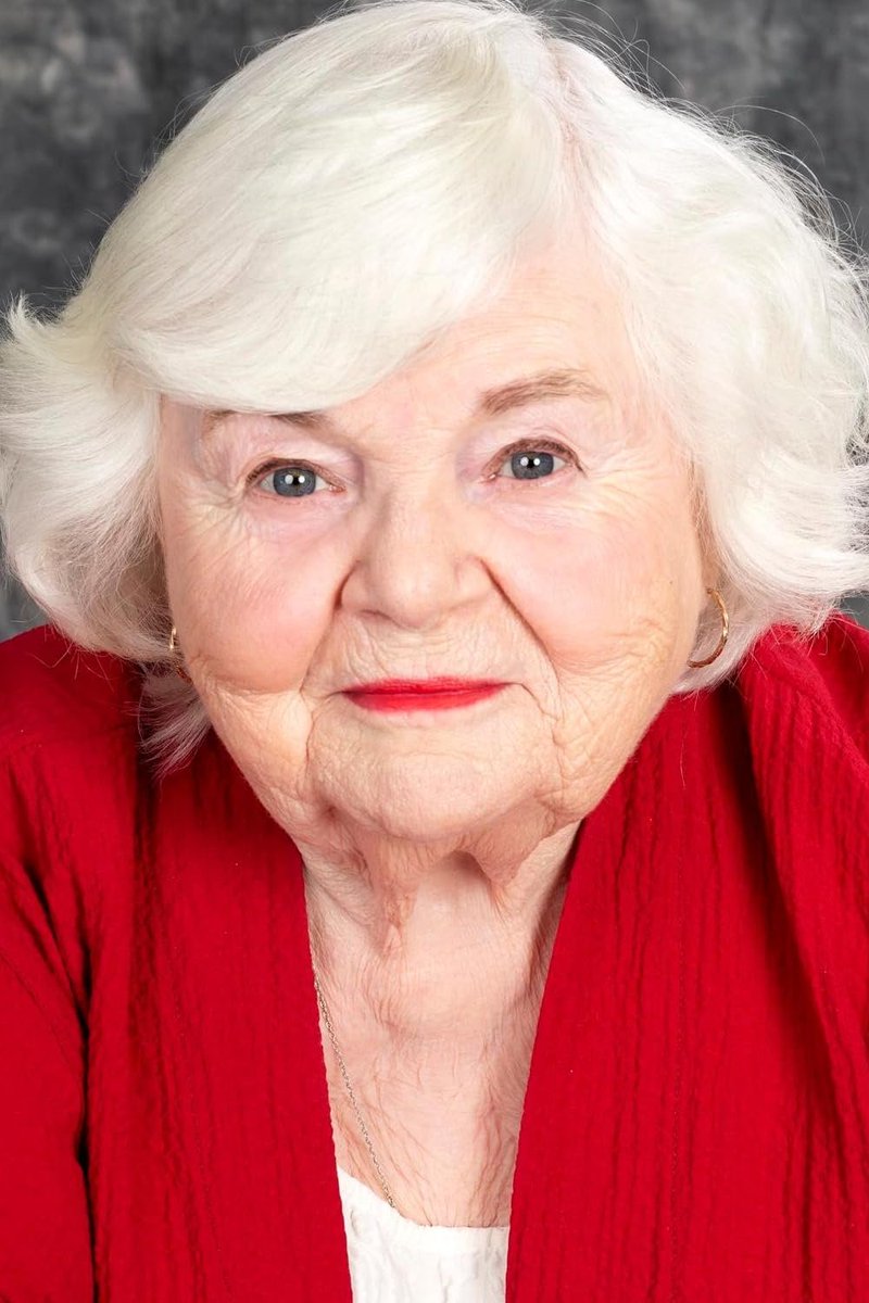 Check out my interview with 94-year-old Academy Award nominee June Squibb! @SuzeeCurryBTS #JuneSquibb #Oscar Read it here: suzeebehindthescenes.com/2024/05/feel-g…