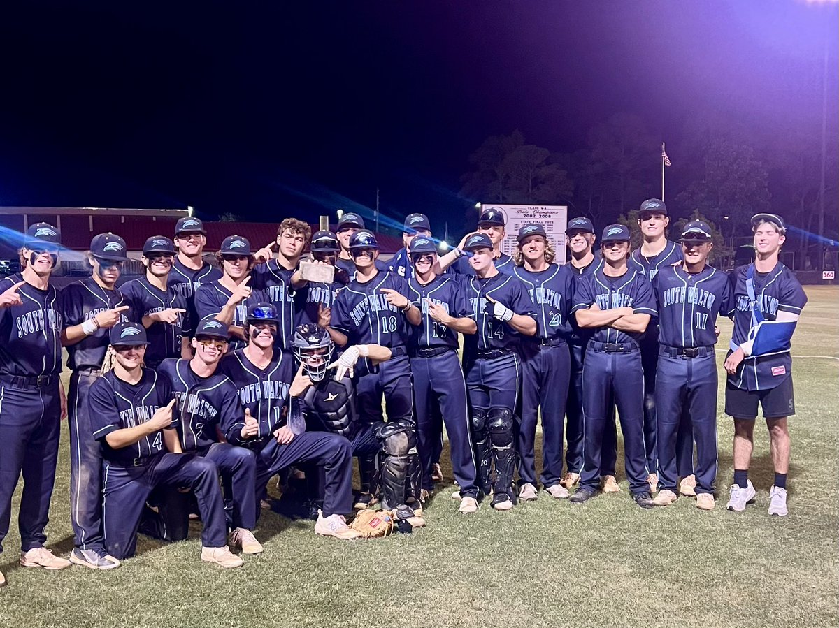 Seahawks pull off the upset in Jacksonville 5-2 to advance to the Elite Eight. Play Tuesday at Arnold. Load up the buses.