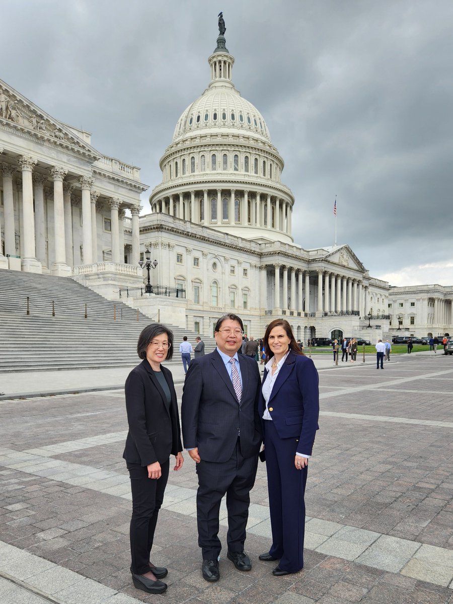 Advocated for equitable patient access to breast cancer care and a durable Medicare fix with ✌️ @ASBrS Past Presidents @SBoolbol & @stevenchenmd  this week. @LLUMedSchool @LLUHPhysicians @SoCalSurgeons @BurrussSigrid @Sharon_Kiang_MD @lovelyday_2010