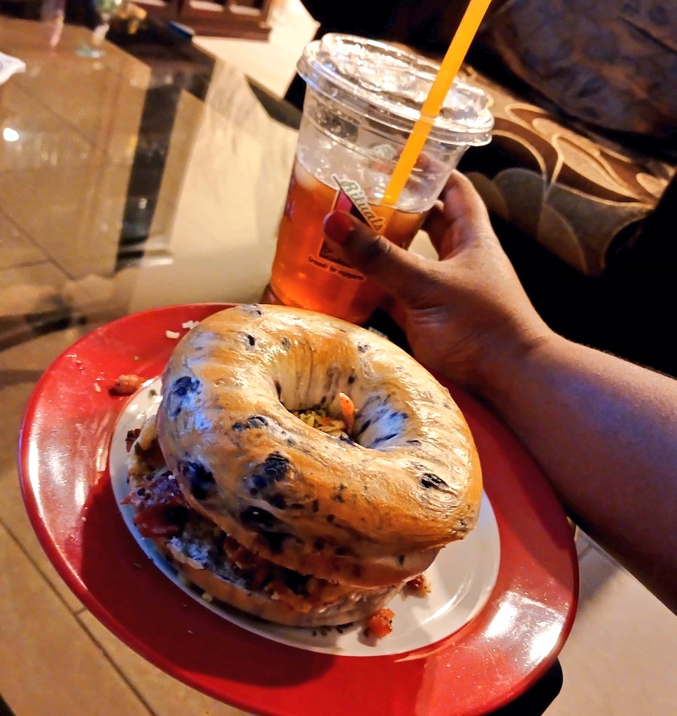I love me some blueberry bagels with ice tea yum 😋