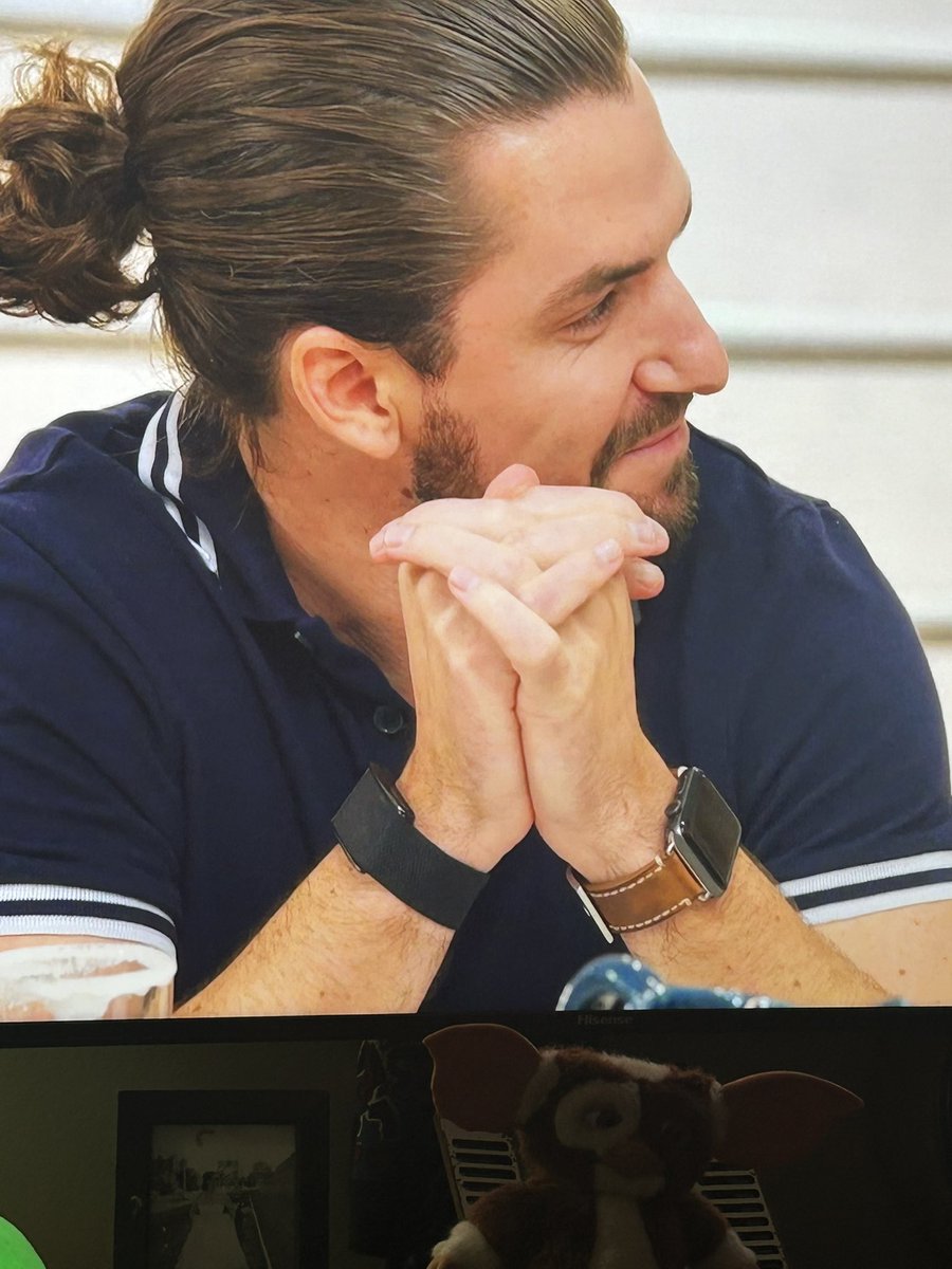 Watching Summer House and I’m confused about what’s on both his wrists. Two watches? No? #SummerHouse #bravo