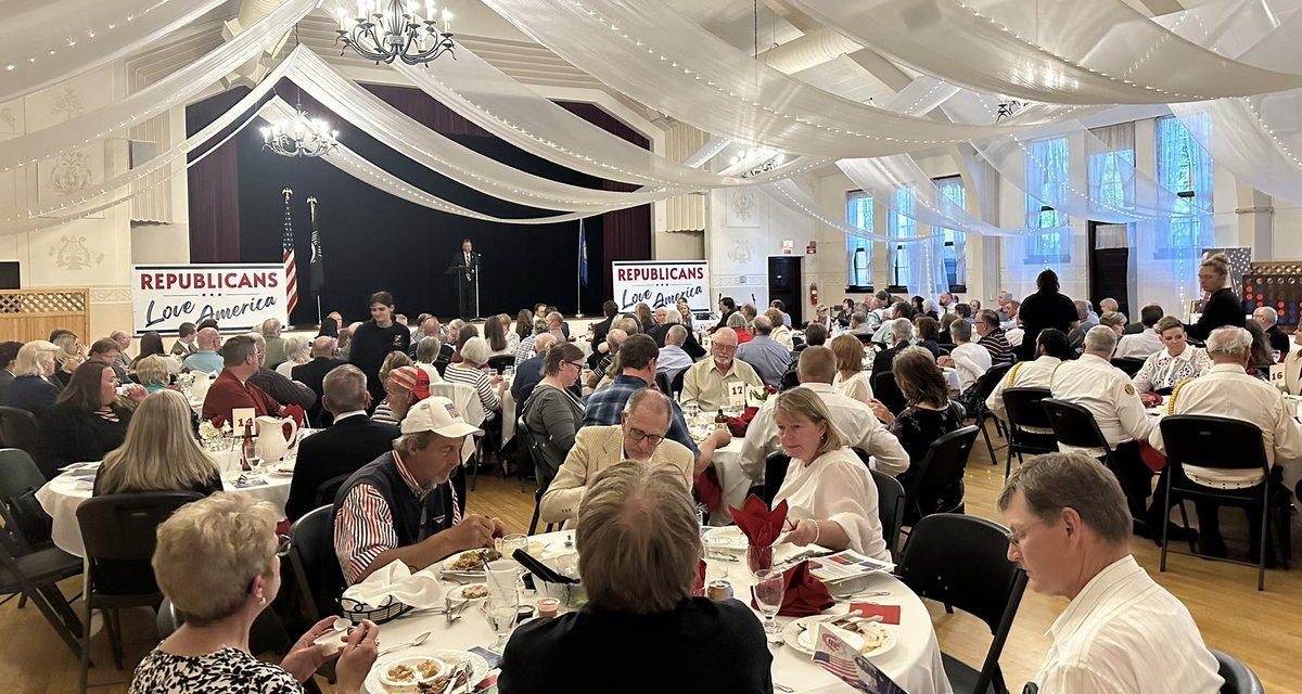 Talked early @BankYourVote & bringing in new voters to packed @GreenCountyReds Lincoln Day in Monroe tonight, joined by @RepGrothman, laid out opportunity to win in 2024. Great job by chair John Fandrich & Team! @WisGOP #wipolitics @WICRs