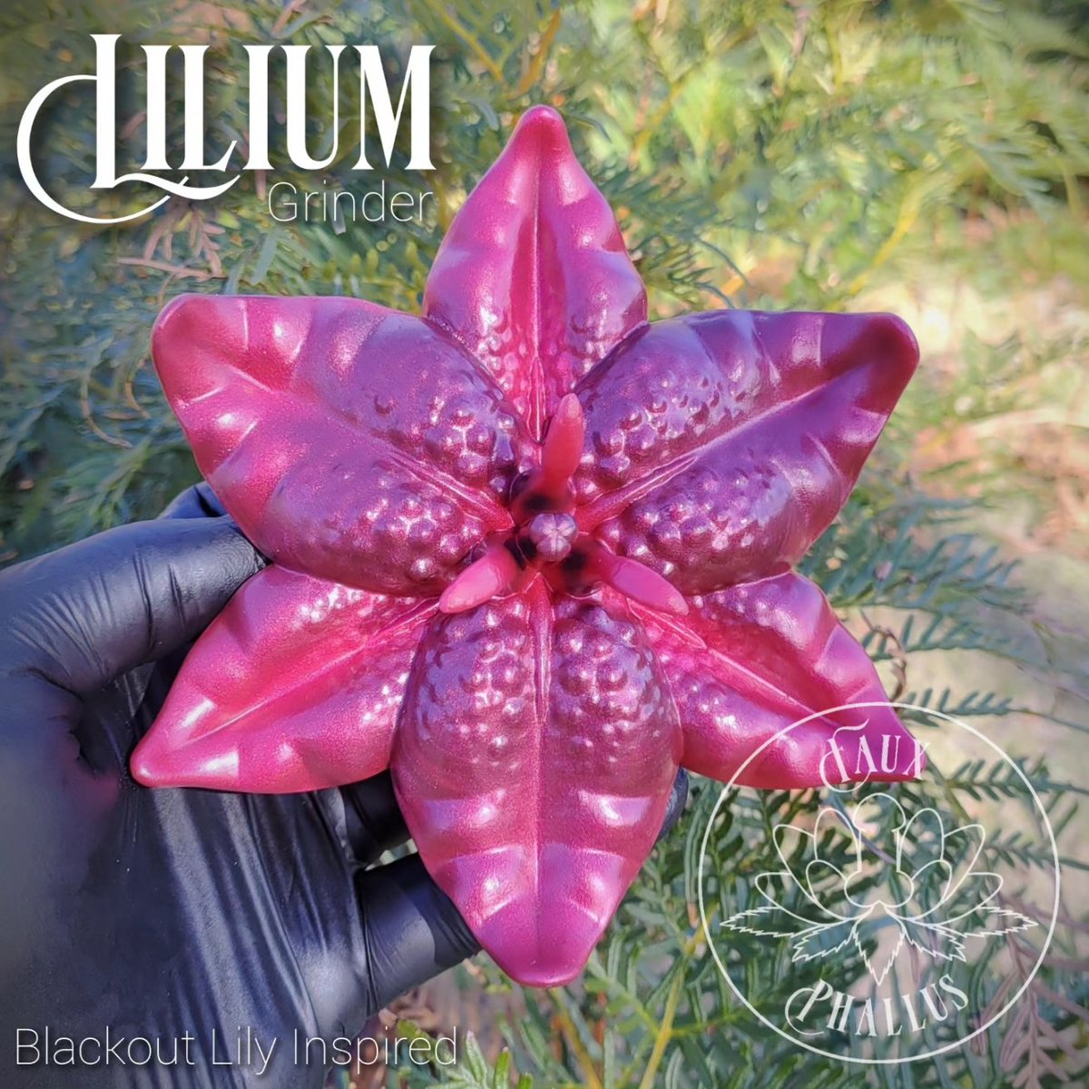 We received an order for a custom Medium Lilium Blossom (✨Yes, you can order a single blossom bty) that was inspired by a Blackout Lily. After seeing those reds we decided to mix some more to make a Grinder for stock as well. Some ideas are just to good to pass up 😍