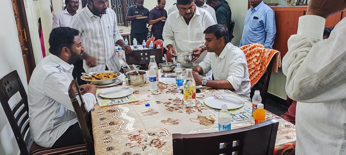 ThappetaSahith's tweet photo. Rajampeta Siddham ✊
Andhra Pradesh Siddham ✊

 @MithunReddyYSRC Anna is Winning Big Again Third Term as MP !!

Cast your #VoteForFan and your future will be in safe hands of @YSJagan anna. https://t.co/h9jUwgwd6A