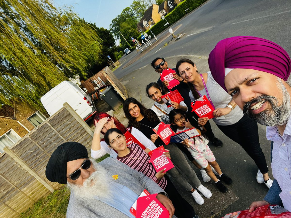 After 14 years of Tory failures, crashing of the #economy, record high #NHS waiting lists and a #CostOfLivingCrisis, it’s time for #change.

Lots of #LabourDoorStep teams out again across #Slough to make sure we do our bit to get a @UKLabour🌹government elected.