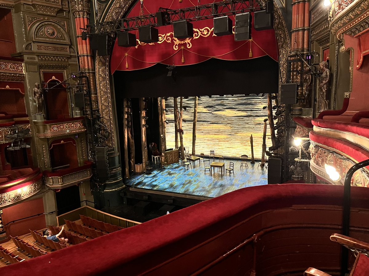Saw the plane people arrive on opening night and tonight we’re back to see them depart <a href="/GrandTheatreLS1/">Leeds Grand Theatre</a> <a href="/ComeFromAwayUK/">Come From Away UK</a> #tour