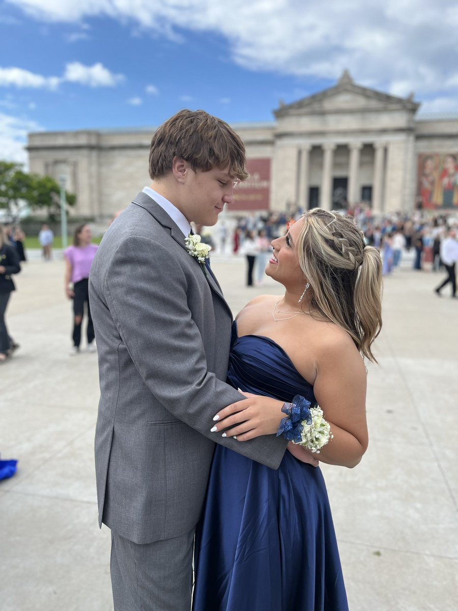 eca32076's tweet image. FHS Prom 2024 ♥️