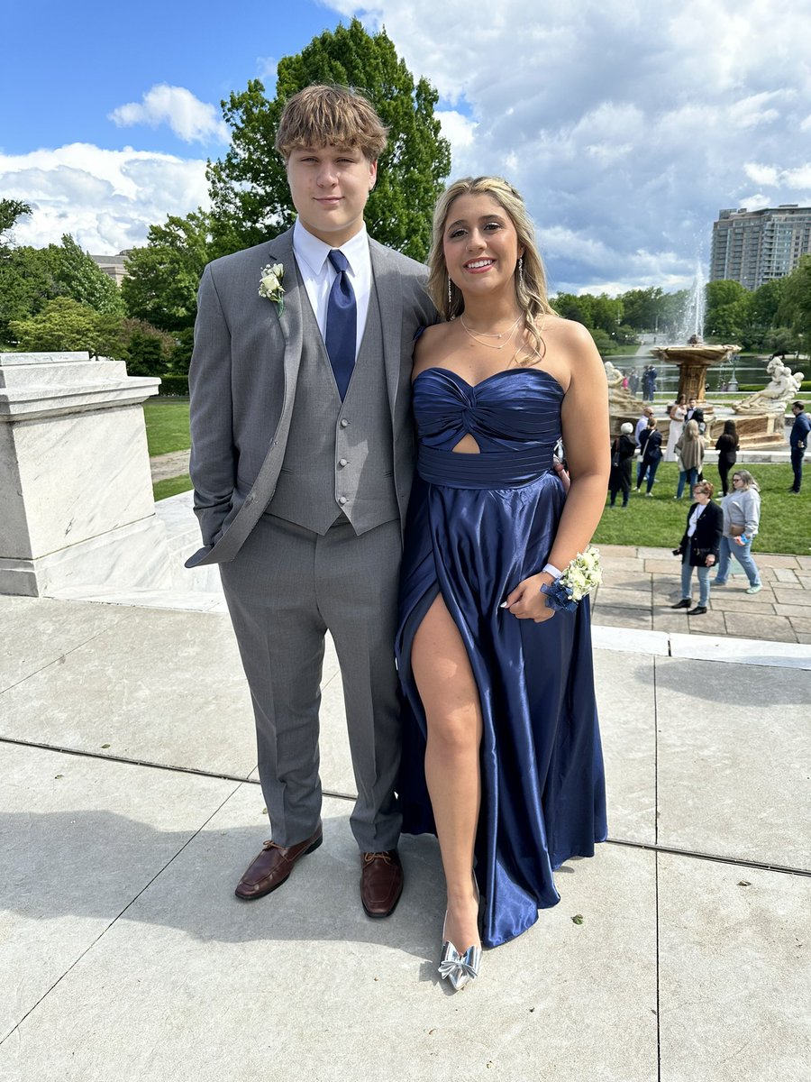 eca32076's tweet image. FHS Prom 2024 ♥️