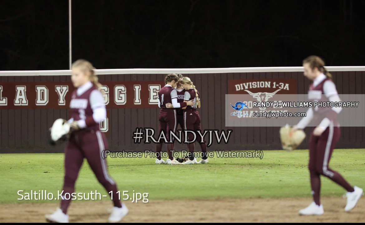 vicfields2025's tweet image. Season didn’t end the way we wanted but still giving God all the glory!! One more ride! #juniorszn