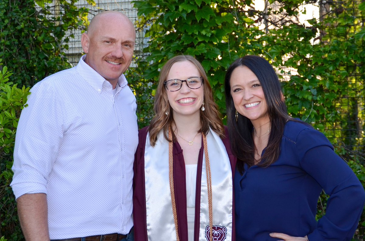 Mrs_Collier_6's tweet photo. Education changes people, and people change the world.
I am so proud of my niece Savannah who graduated with her bachelors degree last night in just 3 short years. I can't wait to see how YOU are going to change the world!
Love you BIG! #ProudAunt #LifeCollierized https://t.co/YRhBt8QY80