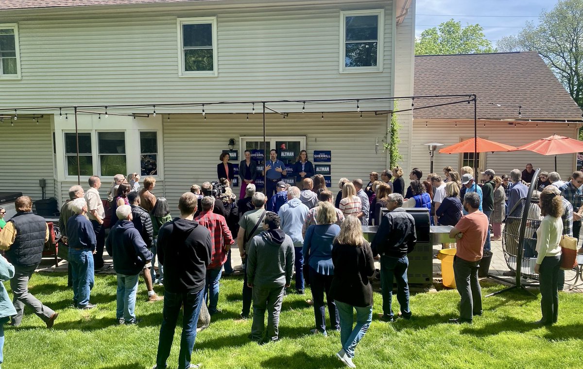 @MikieSherrill I can see why you’re so pissed. This was the attendance at your last event. Couldn’t even pack a backyard.