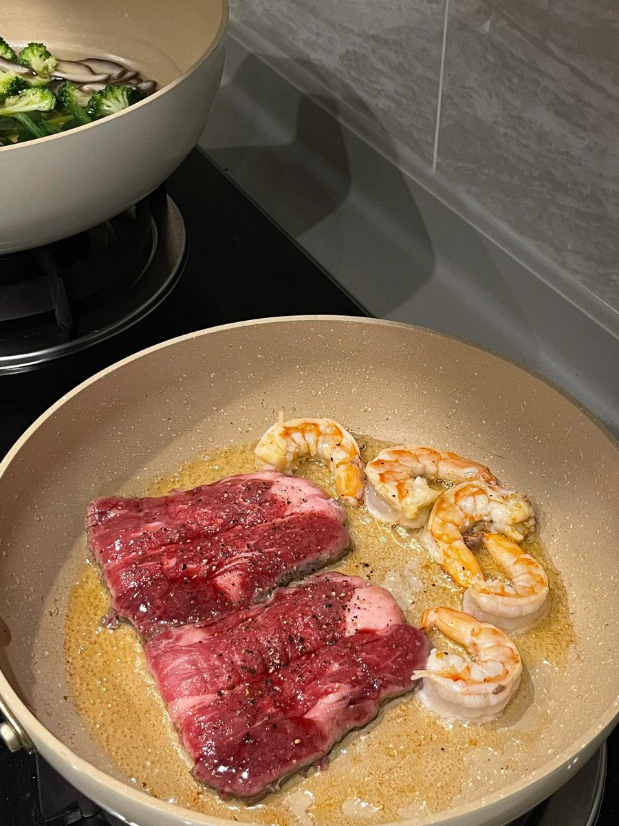 velinnacen's tweet photo. It needs to be a simple and elegant dinner👍 https://t.co/zSfOH7VNWW