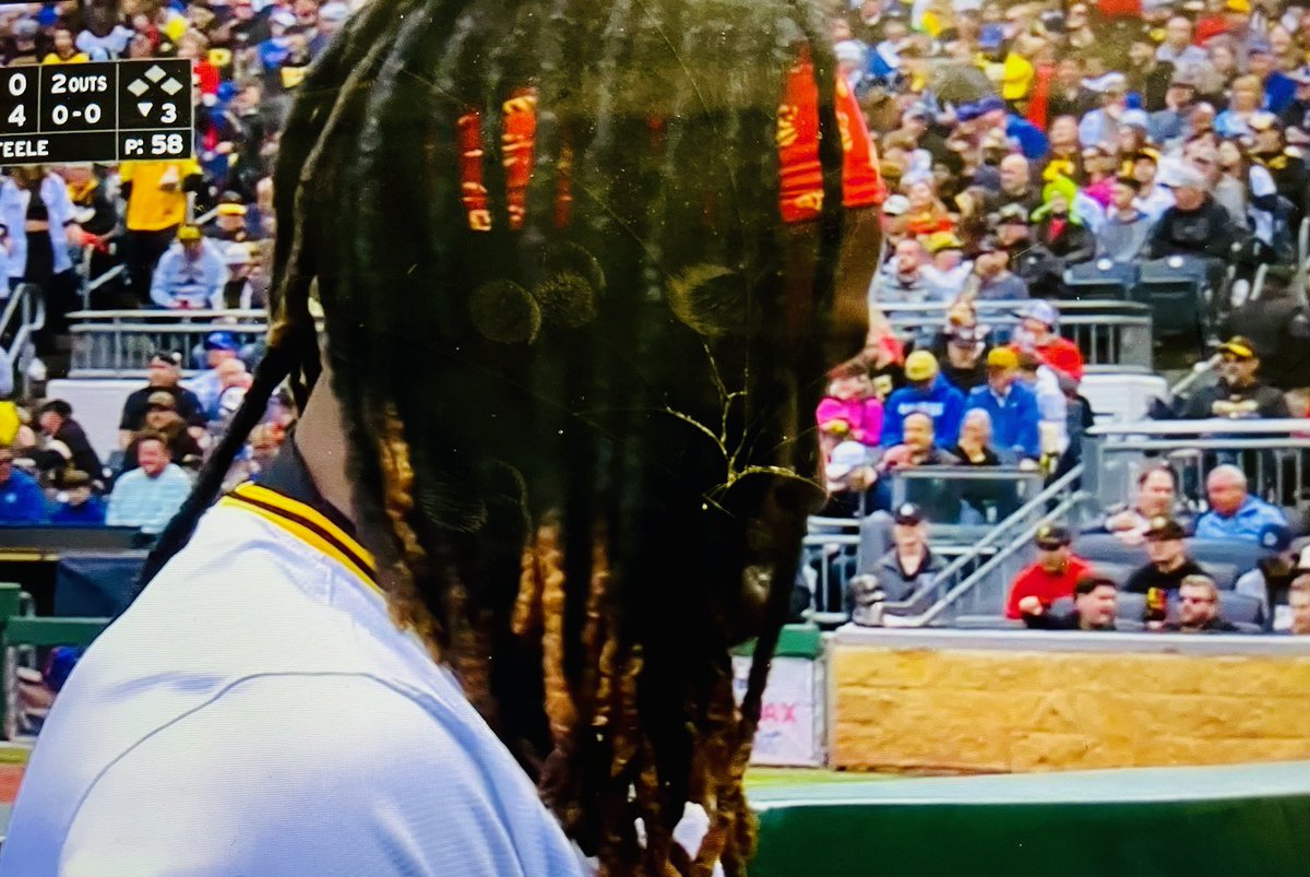 #OneilCruz and the @Pirates channeling their inner Bret Michaels ⚾️ The power of the red Bandana & Rocking The Jolly Roger 🏴‍☠️ Let's Go #Bucs🤘