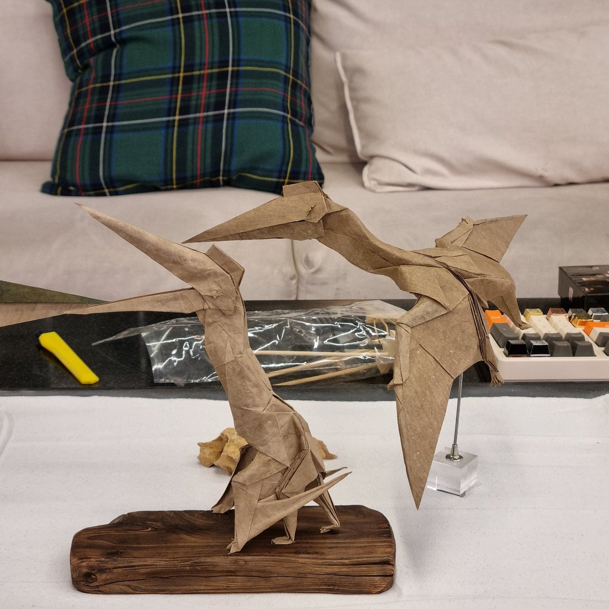 Hold my beer...

#origami #paleoart #pterosaur #azdarchid #50daysofpterosaurs
