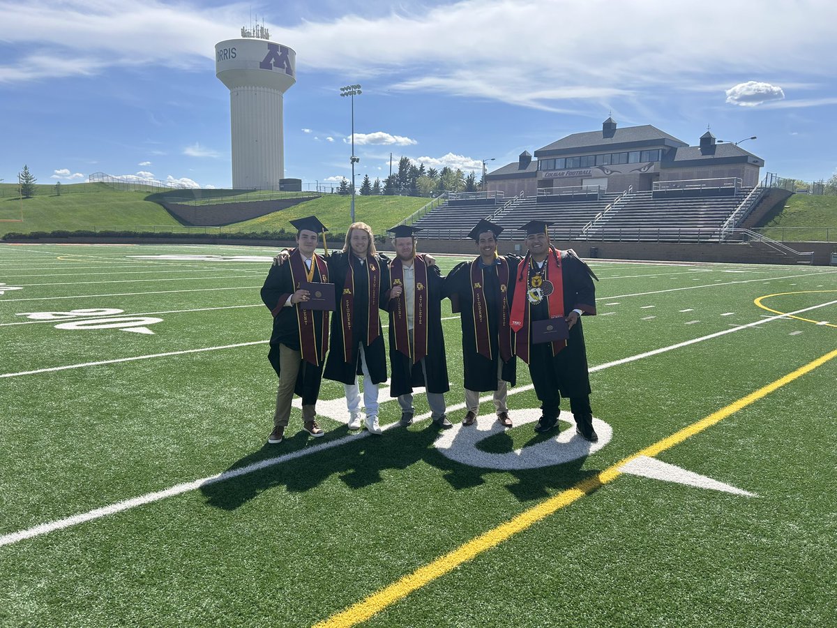 Graduation Day 🎓 

Congratulations to our graduating seniors! Words can’t express how grateful Cougar Football is for all that you have done for the program! Good luck in all your future endeavors. 💍🎓

#TEAM #RollCougs🐾