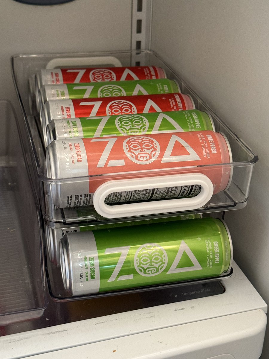 🍏 🍏 🍏 I just opened my @zoaenergy and look what arrived!!!!!  
#MyOfficialMomEnergyDrink 😂 
Side note… we stock these for @EmmaKnackGK when she comes home to train. I like drinking them!!! 😂