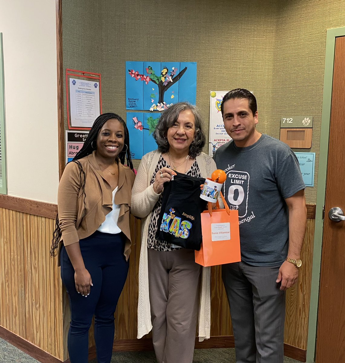 Mary Brown (@amplify_maryb) on Twitter photo Congratulations to Super <a href="/Amplify/">Amplify</a> Teacher Ms. Sonia Villamizar! aka Queen of internalization. Ms. Villamizar is also a great model for other reading teachers. <a href="/SpringISD/">Spring ISD</a> <a href="/BookerBengals/">Booker Elementary</a> #TeacherAppreciationWeek2024 #AmplifyELARSLARTX Congratulations to Super <a href="/Amplify/">Amplify</a> Teacher Ms. Sonia Villamizar! aka Queen of internalization. Ms. Villamizar is also a great model for other reading teachers. <a href="/SpringISD/">Spring ISD</a> <a href="/BookerBengals/">Booker Elementary</a> #TeacherAppreciationWeek2024 #AmplifyELARSLARTX