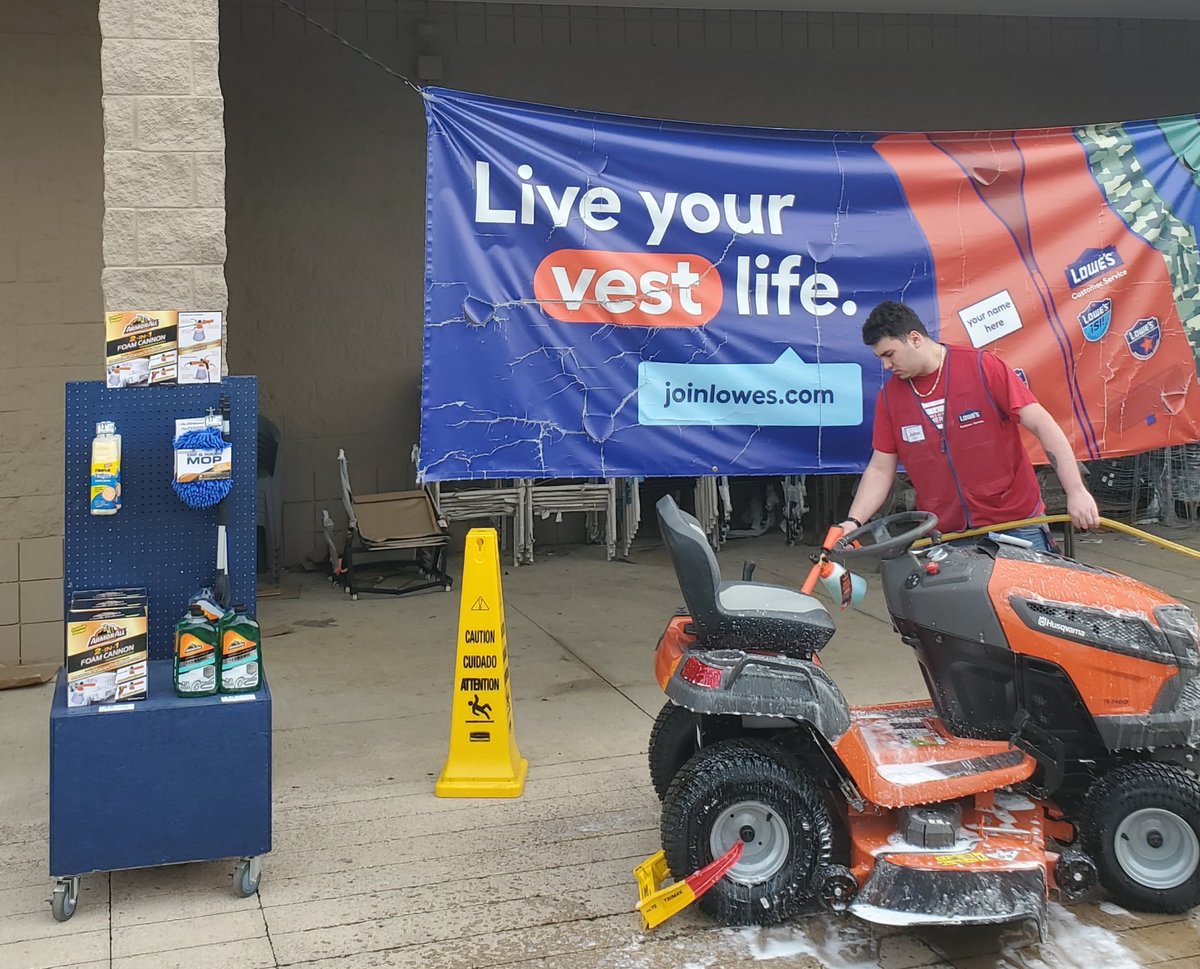 John did a great jobgetting the Foam Cannon demo started this morning.  #R1DEMOS