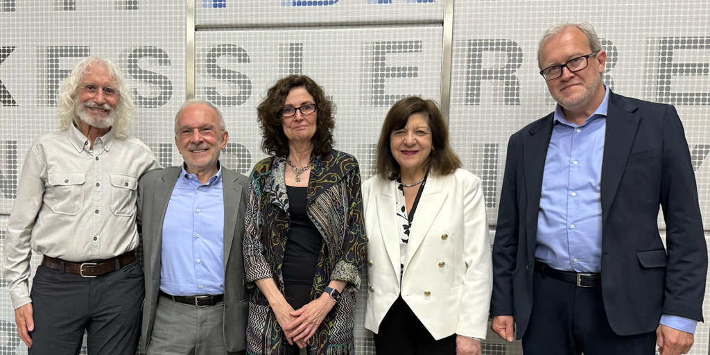 Thrilled to be at the ceremony for 2024 Pezcoller–AACR Award for Extraordinary Achievement in Cancer Research recipient Titia DeLange—with Enzo Galligioni, President of the @Pezcoller; Paolo Macchi, of the University of Trento; and @AACR Past President Phil Greenberg.
