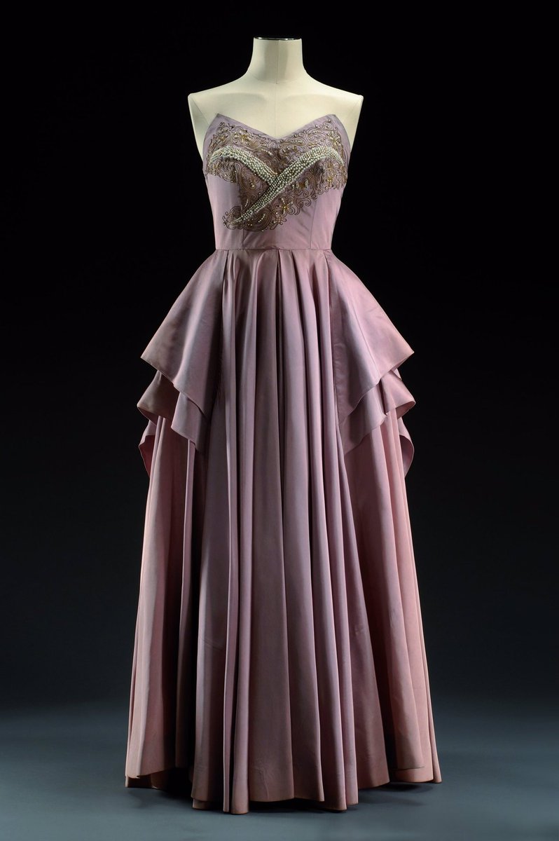 Sweet dreams via Musée Mode et Dentelle. Evening gown, c1952. #1950s #dresshistory #fashionhistory