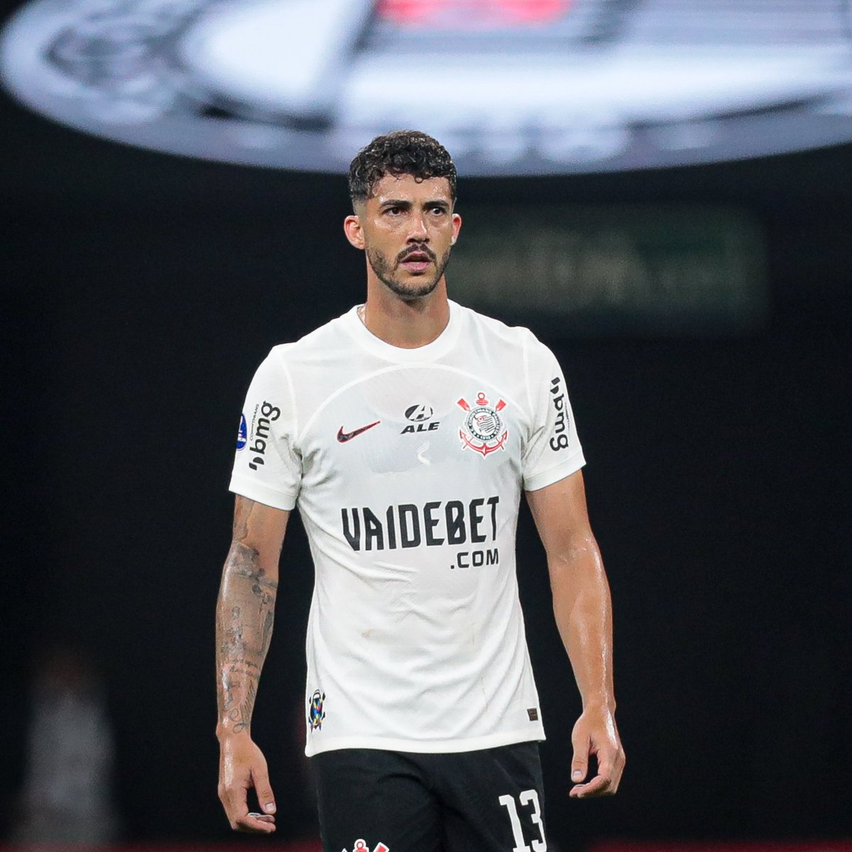 ⚫️⚪️ | Gustavo Henrique, zagueiro do Corinthians, comentou sobre a defesa de cinco jogadores. Ele reconheceu que a equipe enfrentou dificuldades com o ritmo de jogo e a estratégia do adversário. “Primeira vez na linha de cinco. No primeiro tempo faltou ritmo, sabíamos que…