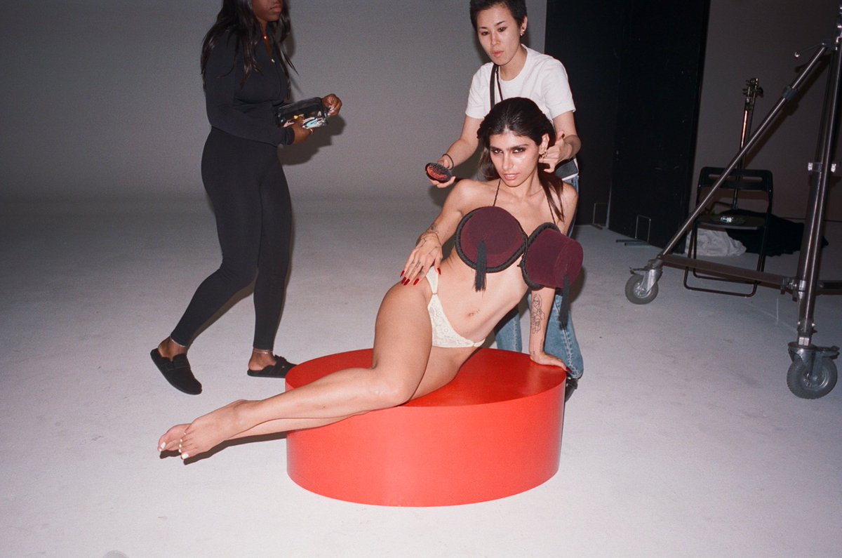 miakhalifa's tweet image. YA HABIBI