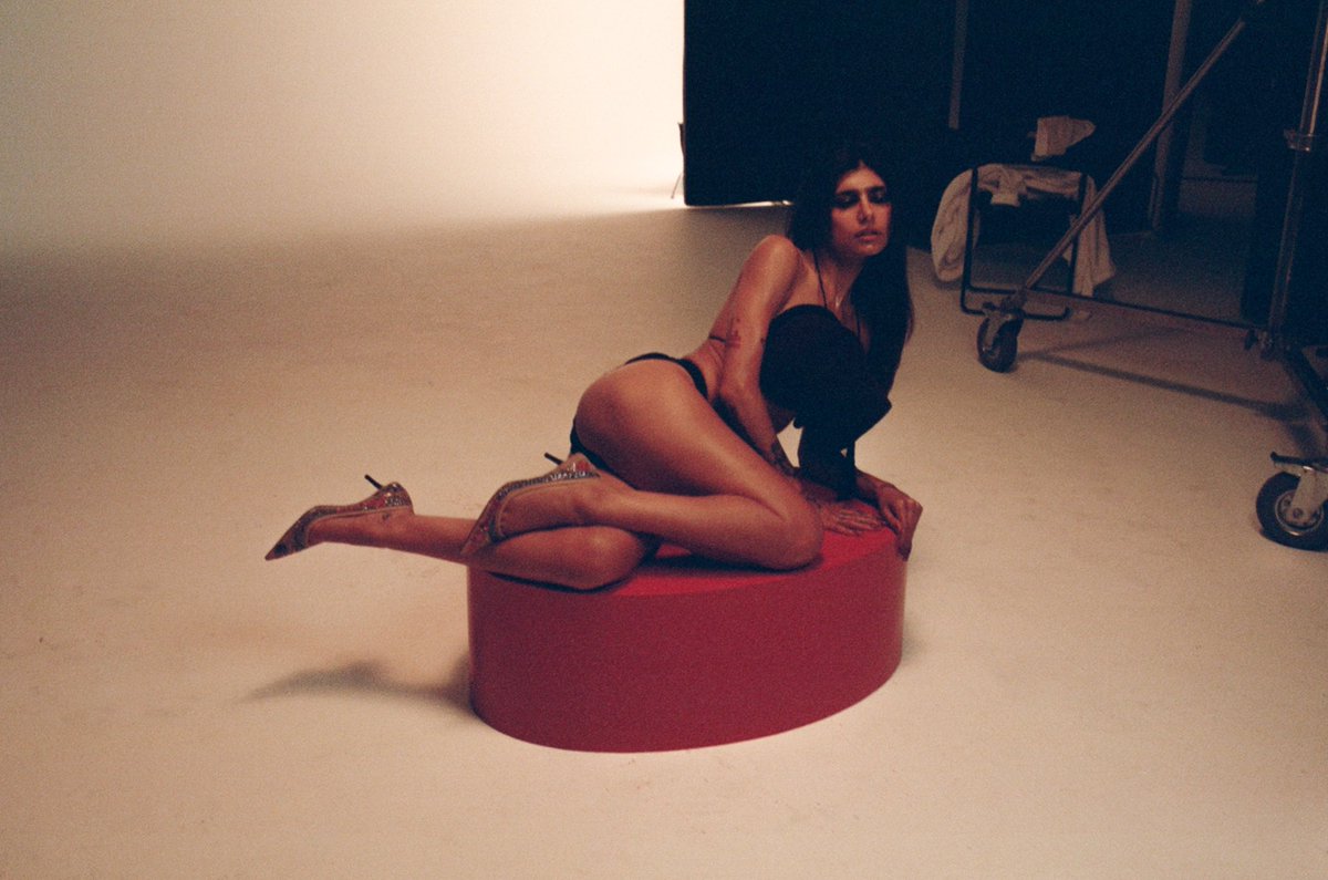 miakhalifa's tweet image. YA HABIBI