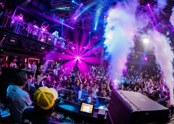 liliayala8789's tweet photo. ¿Te gusta la rumba nocturna? Entonces este post es para ti 😍👇👇👇
Las 5 discotecas que te harán vibrar al ritmo del mundo
https://t.co/Mgg3uovahF
#DJMagazine
#party
#electronicmusic
#housemusic
#techno
#hiphop https://t.co/1ZcK6d9F6I