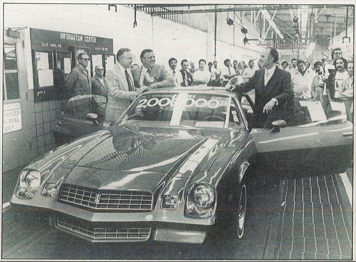 11 Mayıs 1978de 2 milyonuncu Chevrolet Camaronun General Motorsun Kaliforniyadaki banttan inmesiyle otomotivde pony car devrinde bir kilometre taşı daha aşıldı.Chevy genel müdürü Robert D.Lundun banttan indirdiği araç altın sarısı rengindeydi.Bugün malesef efsanevi +