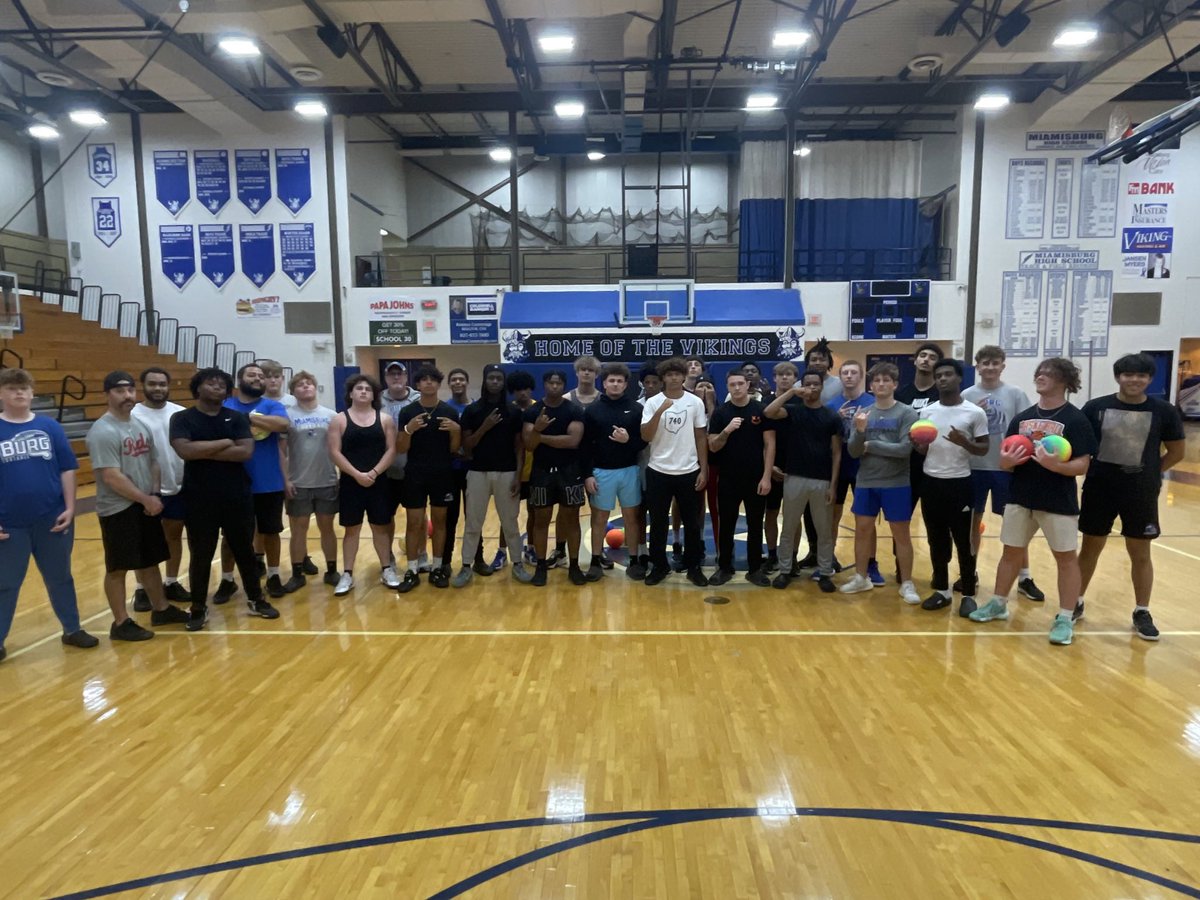marcusomosule_'s tweet photo. Team bonding getting ready to go into a big summer! Dodgeball Tournament @BurgFtball Coaches take the win! Love these kids and this team! https://t.co/Gu3iHAQWS8
