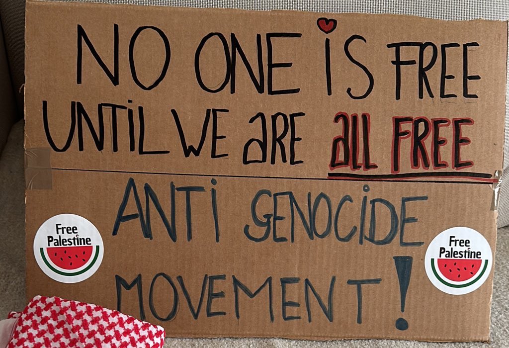 Demo vandaag. ‘Am-sterdam says NO to genocide’.