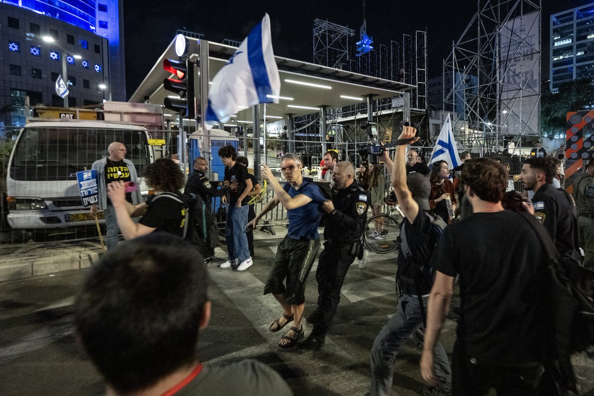 Binlerce İsrailli sokağa indi: İsrail polisinden TOMA'lı müdahale, en az üç gözaltı artigercek.com/dunya/binlerce…