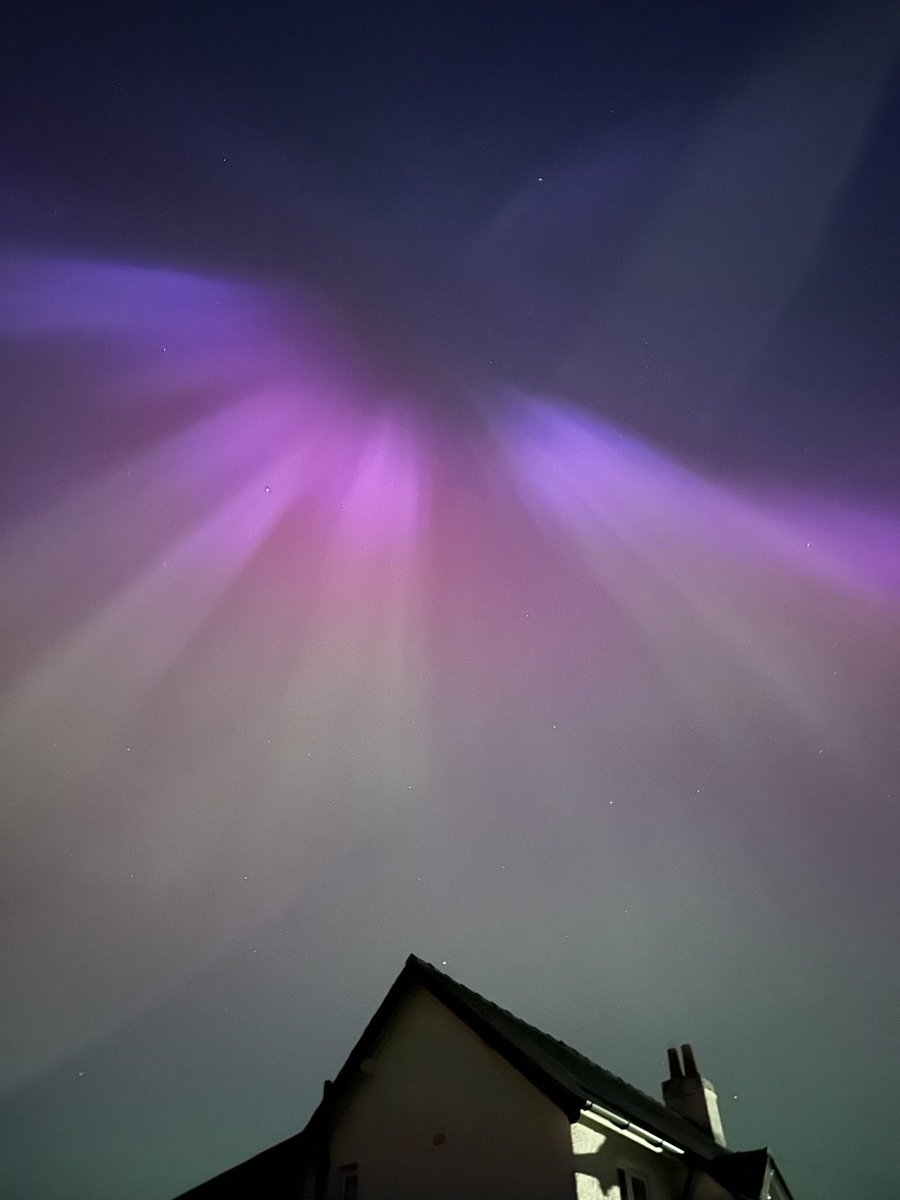 A few of #aurora from last night.
To say it’s a tick on my bucket list (from my own garden as well) is an understatement 🤩