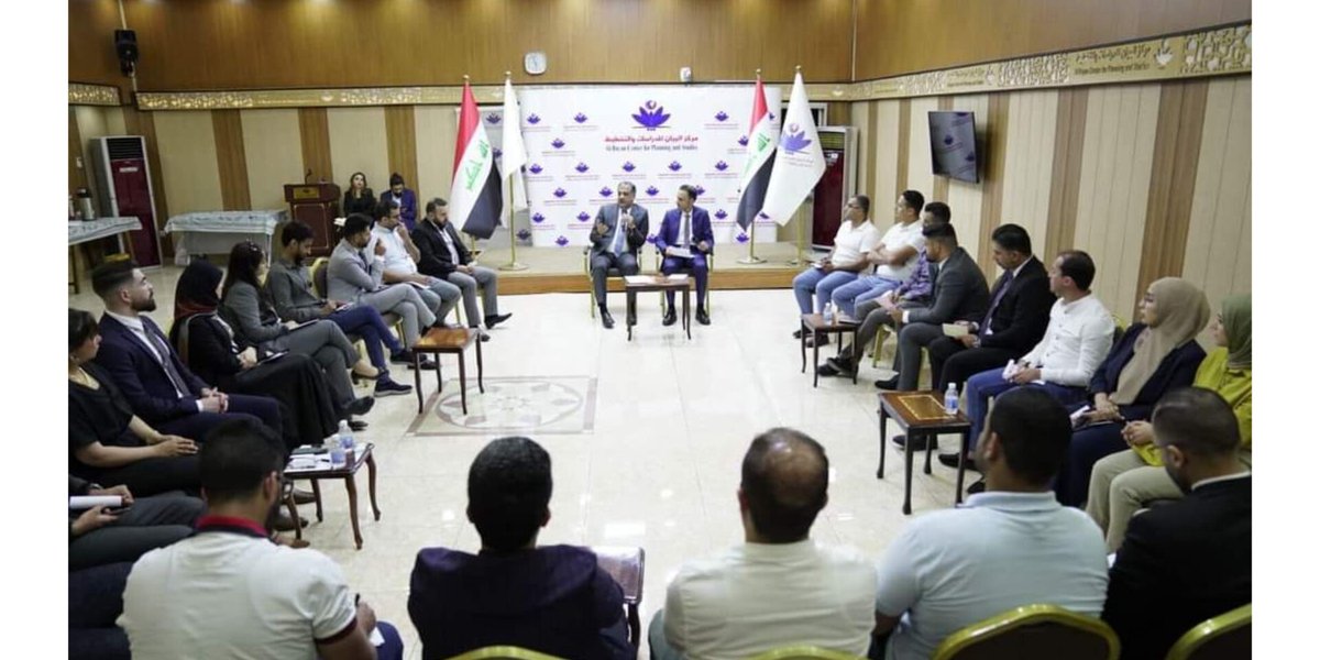 بحضور معالي وزير الشباب و الرياضة أحمد المبرقع، ناقشنا العديد من الملفات التي تهم الشباب وواقعهم ومعالجة المشاكل المتعلقة ب المنتديات التابعة إلى مديريات شباب و الرياضة، وأهمية تطوير البنى التحتية في مربع وزارة الشباب و الرياضة من خلال توفير ملاعب واماكن لتنفيذ النشاطات