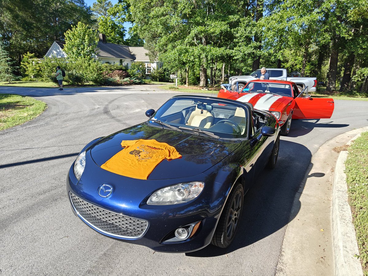 Yungstedt's tweet photo. Accidentally became the alternative #princessknight for the #pageantprincess of #Winterville #MarigoldFestival #girlowned #topmiata #phdlife #drinkingfree #TailoftheDragon https://t.co/c8Z7fhEkeZ