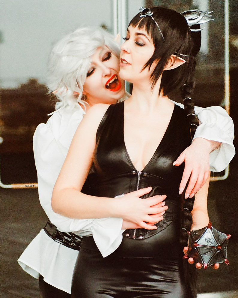 aliferouxs's tweet photo. Hey I haven't posted in a hot minute. Here's a small sample of my femme Astarion look 🍷

My beautiful Shadowheart is @CosplayRedrose 🖤
Photo was taken by gladdingphotography on insta 📸

#BaldursGateCosplay #AstarionCosplay https://t.co/EK5u132g7K