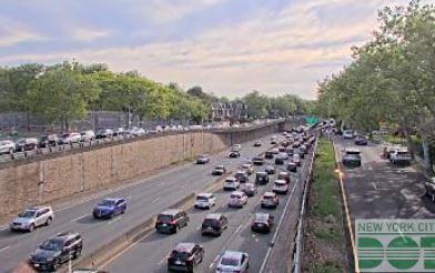 In #Queens, westbound #GrandCentralParkway has delays from Clearview Expressway to Main Street where an accident is being cleared. @1010WINS @511NYC