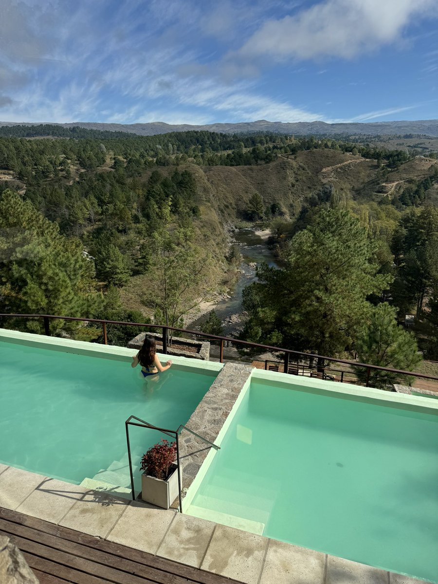 Si hay algo que me gusta de mi trabajo es recorrer mi provincia, pero más me gusta cuando conozco y comunico una novedad 💣 como esta. 

🤯 increíble obra en El Durazno, Córdoba. SPA TERMAS DEL SOL:  22 piletas climatizadas en la montaña.