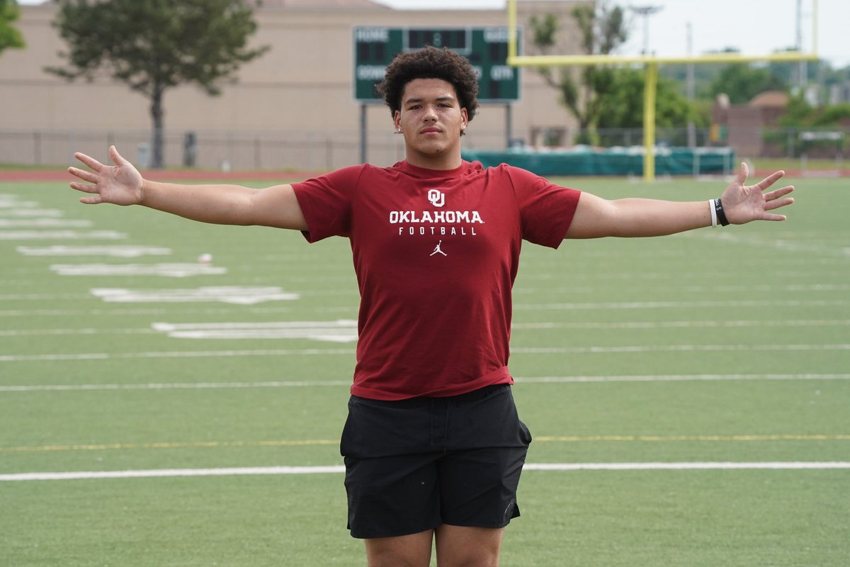 2026 Derby (Kan.) OL Max Robinson recently picked up an offer from the #Sooners, and he was decked out in crimson today. Plans to camp this summer at Ole Miss, Ohio State, Auburn and numerous other schools.