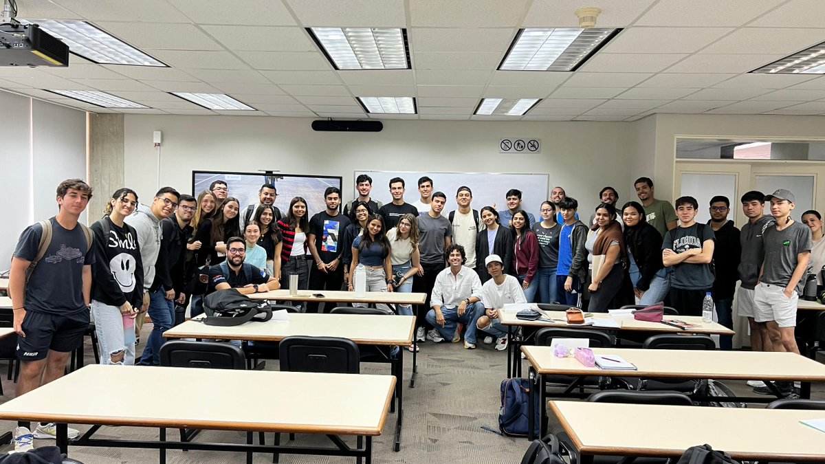 s_romeroc1's tweet photo. Hoy haré un pequeño hilo de 3 cosas que aprendí de la clase con @IsaiasLandaeta! Muchas gracias a la profe @Lucialliegro por haberla hecho posible. https://t.co/79Vq5PkS9G