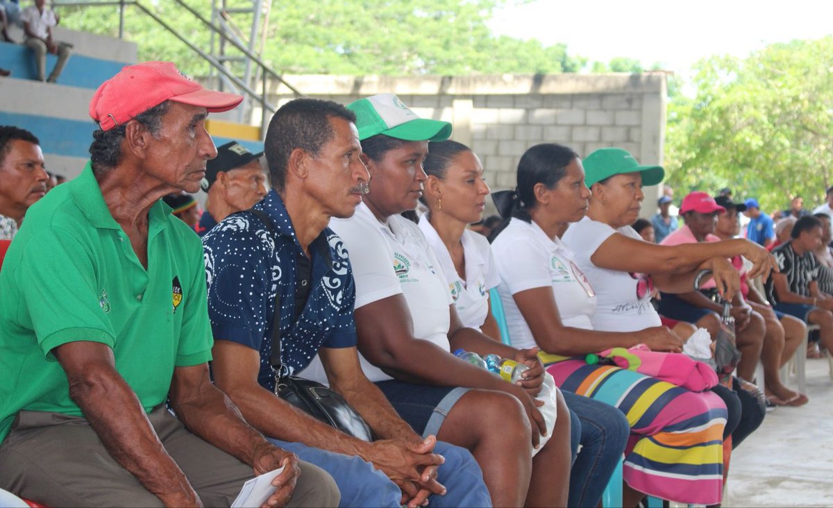 URestitucion's tweet photo. #Hoy Desde la Dirección Territorial de la URT Bolívar, llegamos a Los Pendales, corregimiento de Luruaco, atendiendo el llamado de la Federacion Agraria Campesina y de Victimas del Conflicto Armado en Colombia para conocer sus necesidades en materia de restitución de tierras.🌳✅ https://t.co/F7XB1uNGZ1