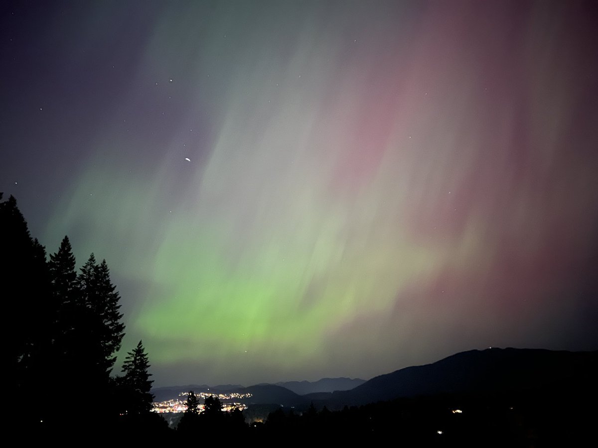 Grateful to see the #auroraborealis outside our front door last night. 🖤