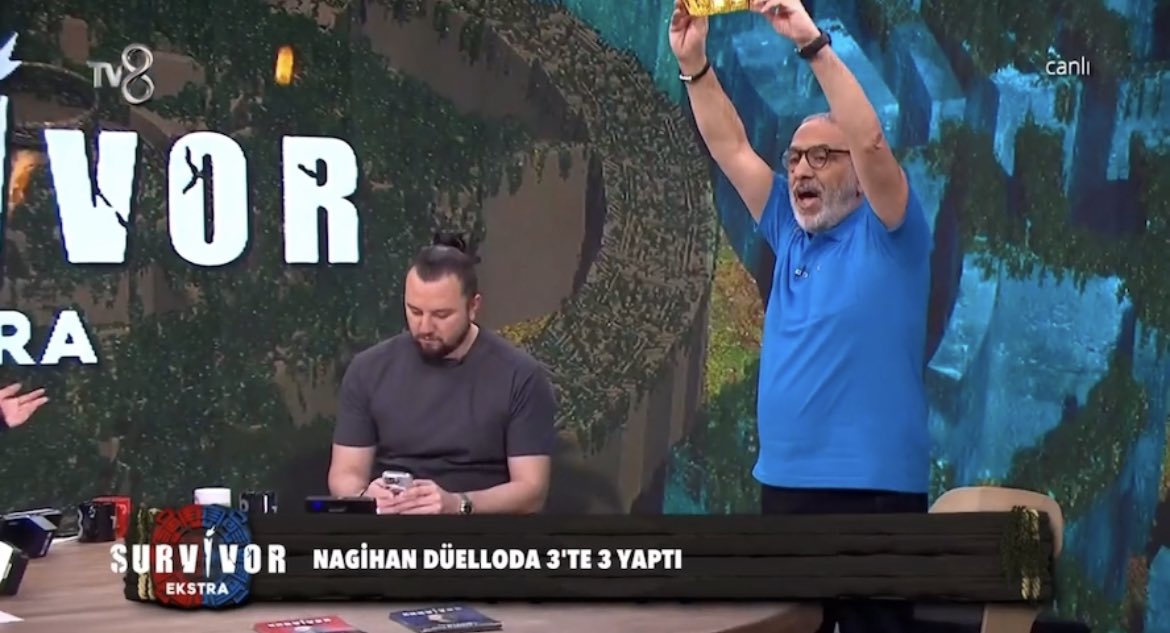 ihsan Tarkan, Nagihan'dan bahsedilirken çok mutsuz. Hatta basarisi falan kutlanirken acelesi var gibi kagitlara telefona bakiyor,;) adamin kisisel sorunu var cok belli ediyor artik.