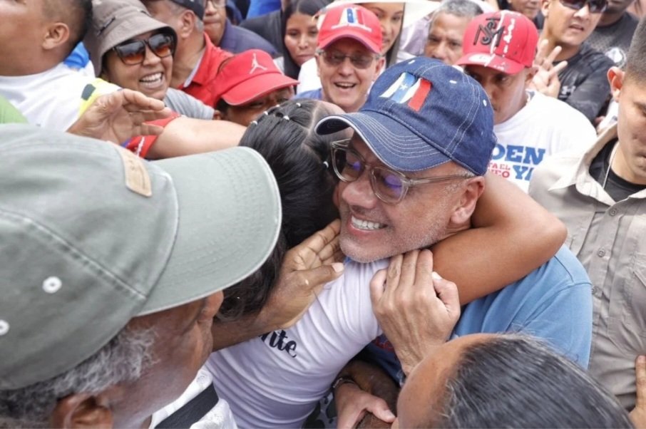 Jorge Rodríguez exhortó al pueblo revolucionario a dar la batalla en redes sociales n9.cl/ghuti #VenezuelaExpresiónCultural