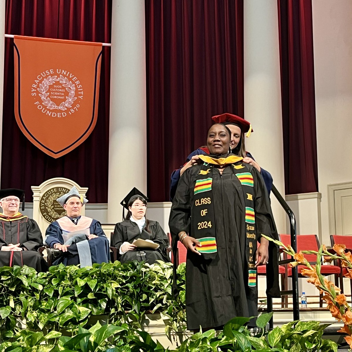 The hooding of our master’s candidates. 🧡 

Congratulations to the graduates, and cheers to the next chapter! 
#SUGrad24 #SUVPA