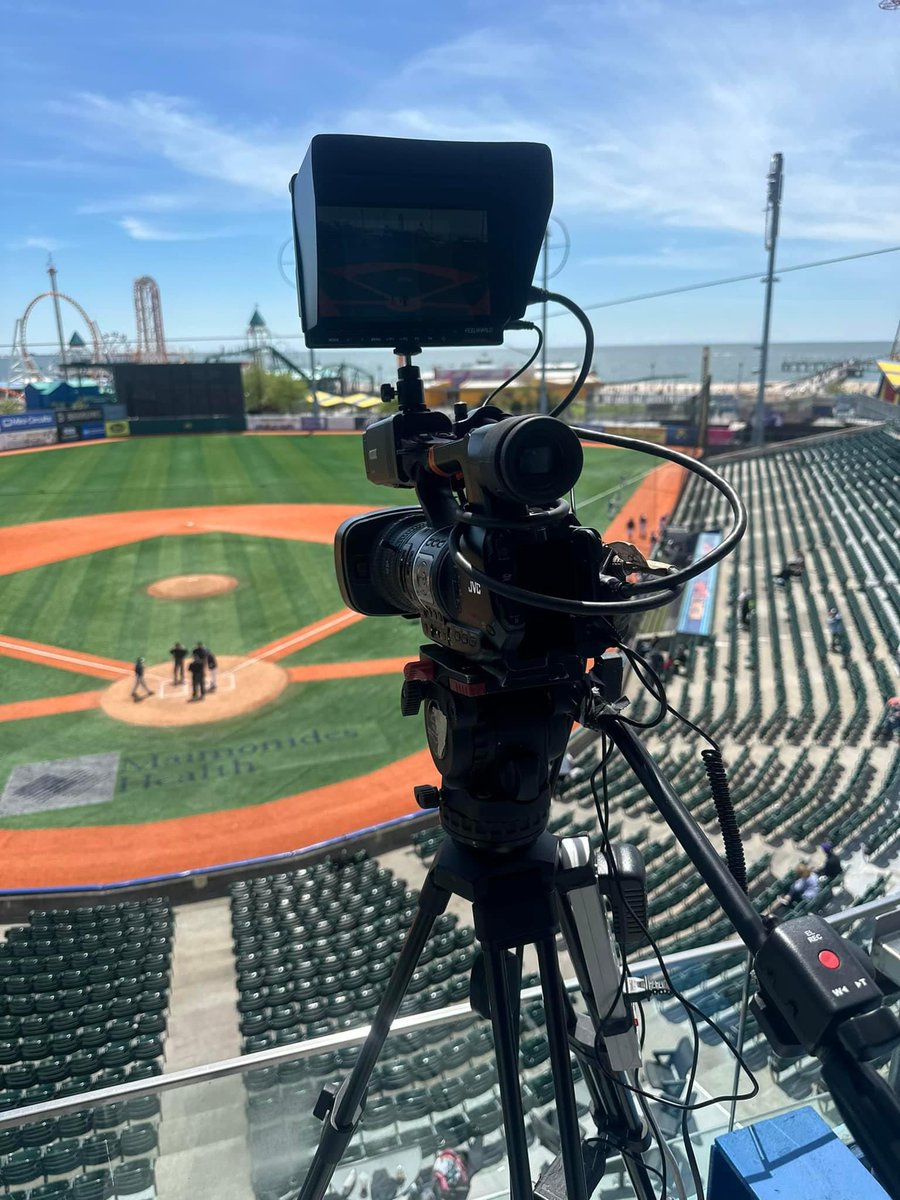 LinacreMedia's tweet image. Finally some ☀️ in Brooklyn ⚾️‼️

Always happy to rep the student-athletes of #NYC — here in our tenth-straight season of @CUNYAC Championships‼️🏀🏆

#NYC #CUNYCHAMPS #TheCityPlaysHere  #LinacreMediaOnTV 🗽🏆🎥📺🎛🎙🇺🇸