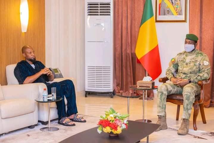 Mali 🇲🇱 After investing more than 10 billion FCFA in an industrial complex, former Malian international footballer Seydou Keita presented his project to President Assimi Koita. Your comments on this ...
