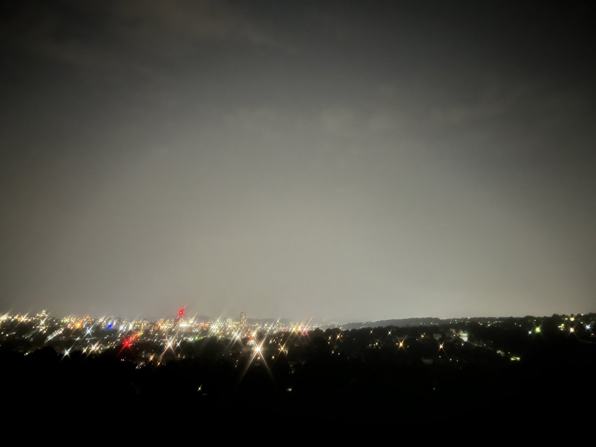 Come on #aurora where are you? Have I finally lost the plot sitting in the dark at the top of my park waiting for green skies?! 🙄